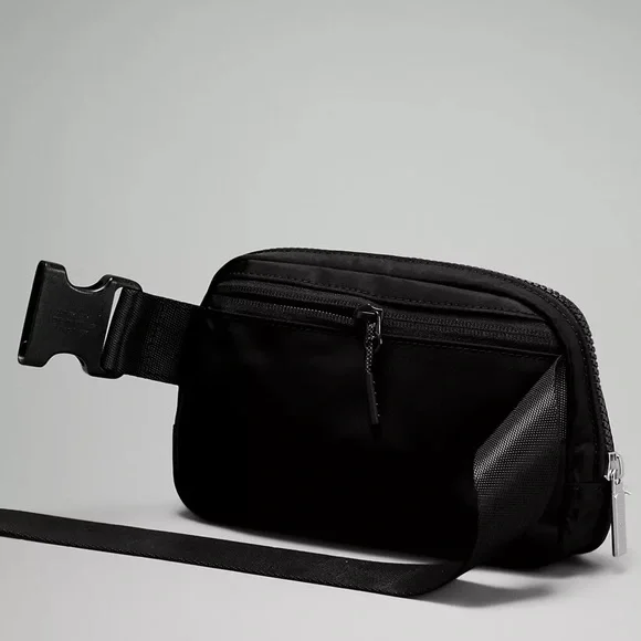NWT [Lululemon] Everywhere Belt Bag in Black 🖤 - Picture 6 of 9